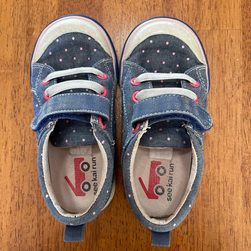 See Kai Run Girls Velcro Shoes Size 9 Chambray Polka Dot